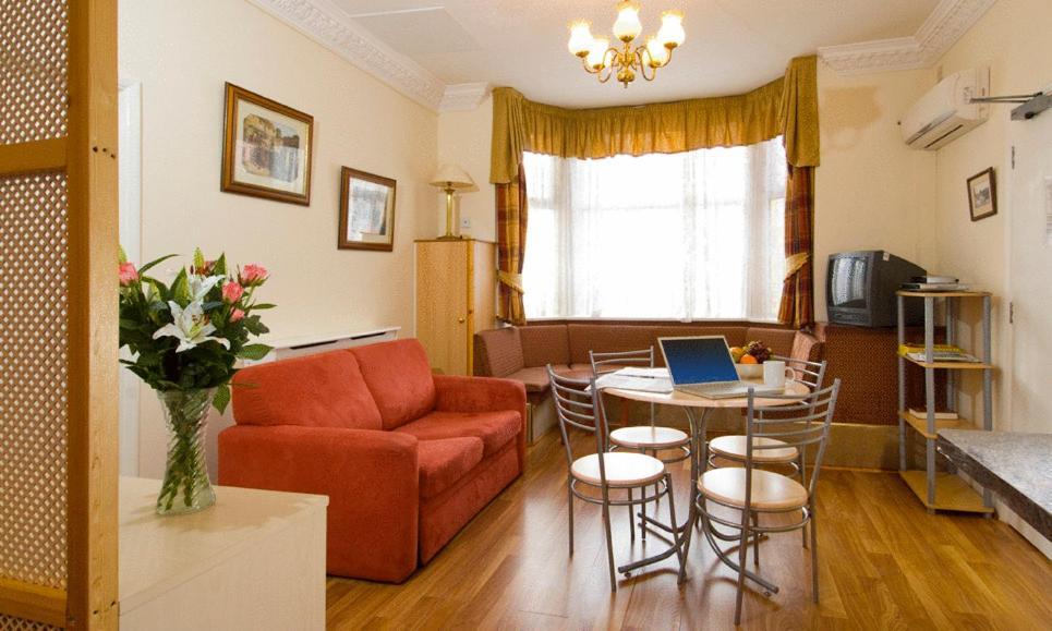 Rainbows Lodge Hotel And Serviced Apartments Рединг Стая снимка